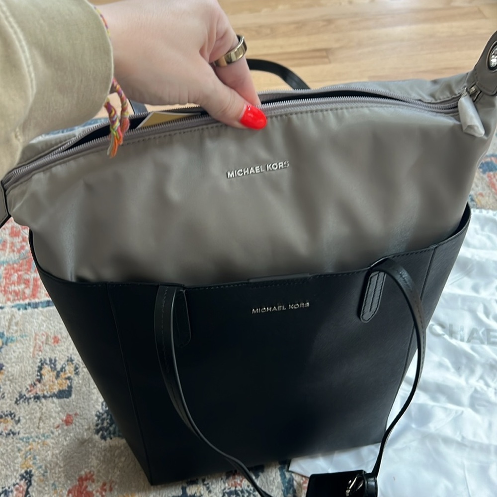 Michael Kors Women’s Black Leather Penny Converter Tote Bag 2 bags in one! NWT - Picture 9 of 9